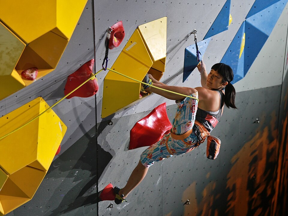 Ashima Shiraishi climbing